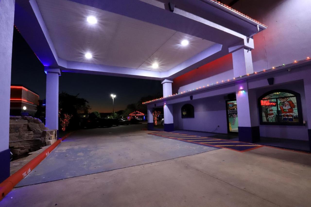 Scottish Inn And Suites Houston-Jones Road Louetta Exterior foto